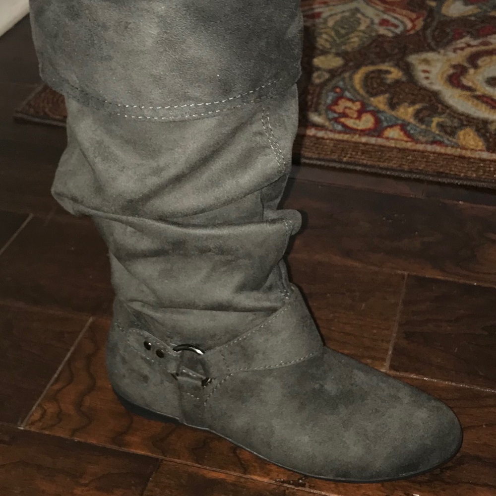 Nine West Grey suede boots New, never been worn!!!